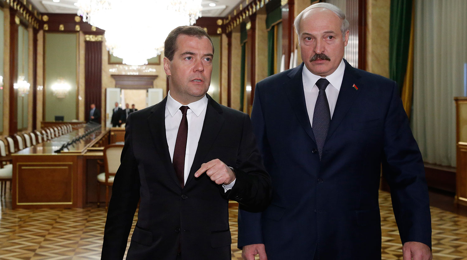 Медведев позвонил Лукашенко, чтобы обсудить международную повестку