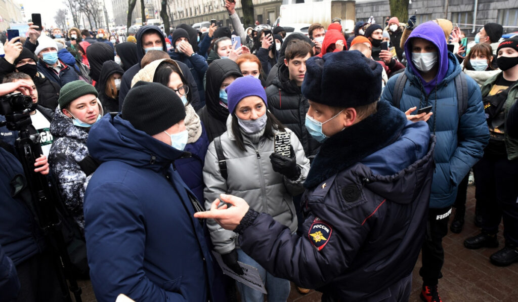 Почему Навальный выехал из Германии, и каковы параллели между протестами в России, Беларуси