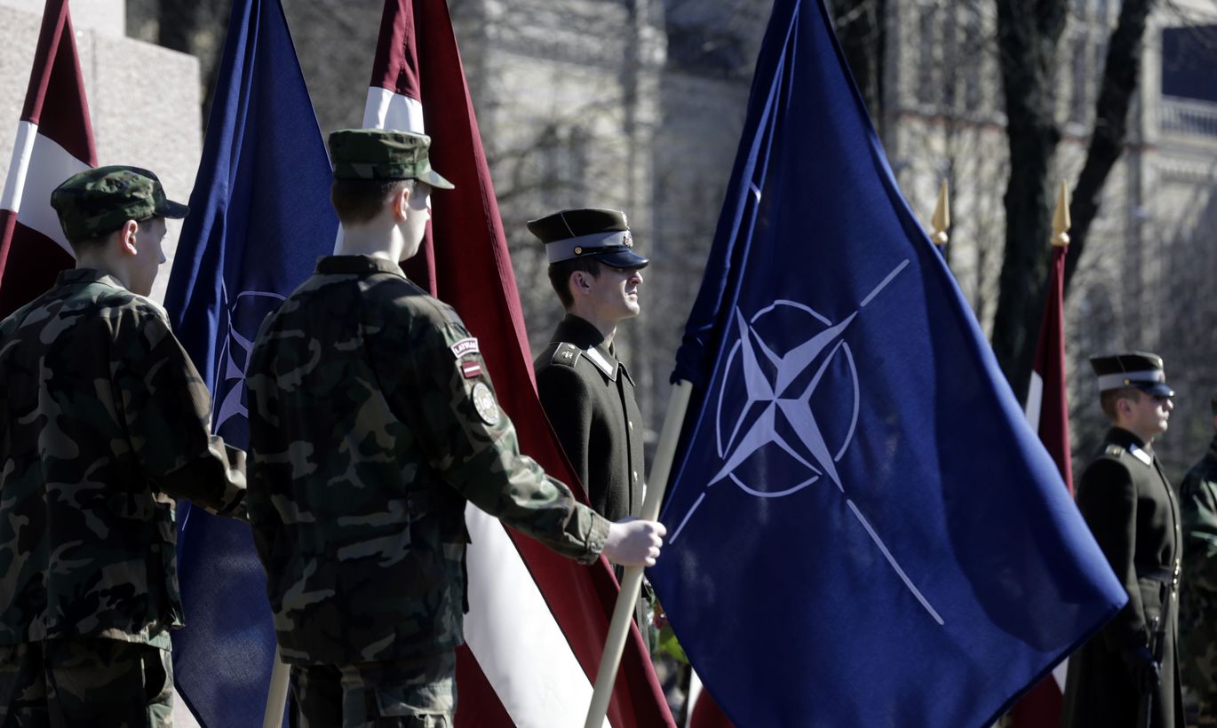 Польша находится в нато. Латвия Литва Эстония в НАТО. Войска НАТО В Прибалтике. Военные учения НАТО В Прибалтике. Военные учения НАТО В Эстонии.