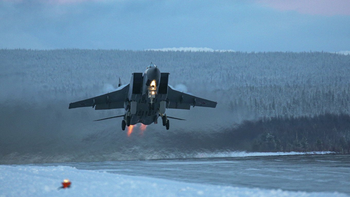 Новая усовершенствованная кабина Су-57 сделает пилота "человеком-машиной"