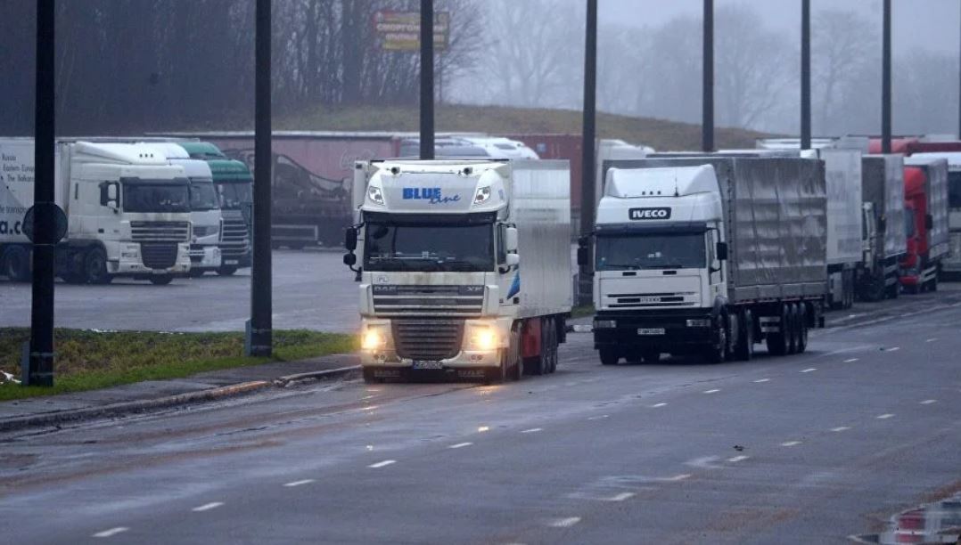 На въезд в страны ЕС скопилось более 900 грузовиков