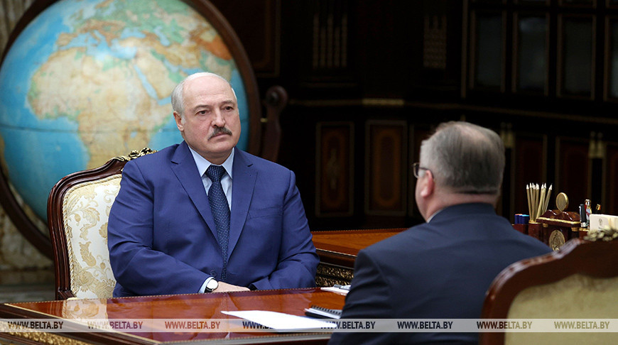 Президент на встрече с председателем КГК: мы не можем позволить на здоровье людей наживаться
