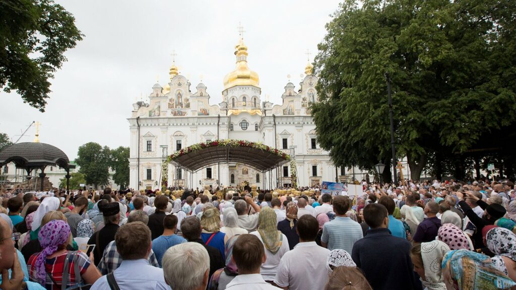 Тысячи верующих съехались в Киев на большой крестный ход в честь Дня Крещения Руси
