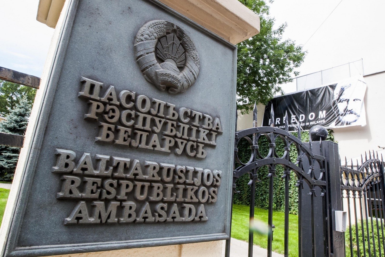 Беларусь будет максимально сокращать диппредставительство в Литве