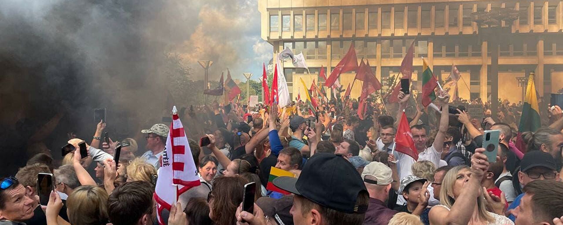 "Майдан в Литве" - возле здания сейма массовые акции протеста