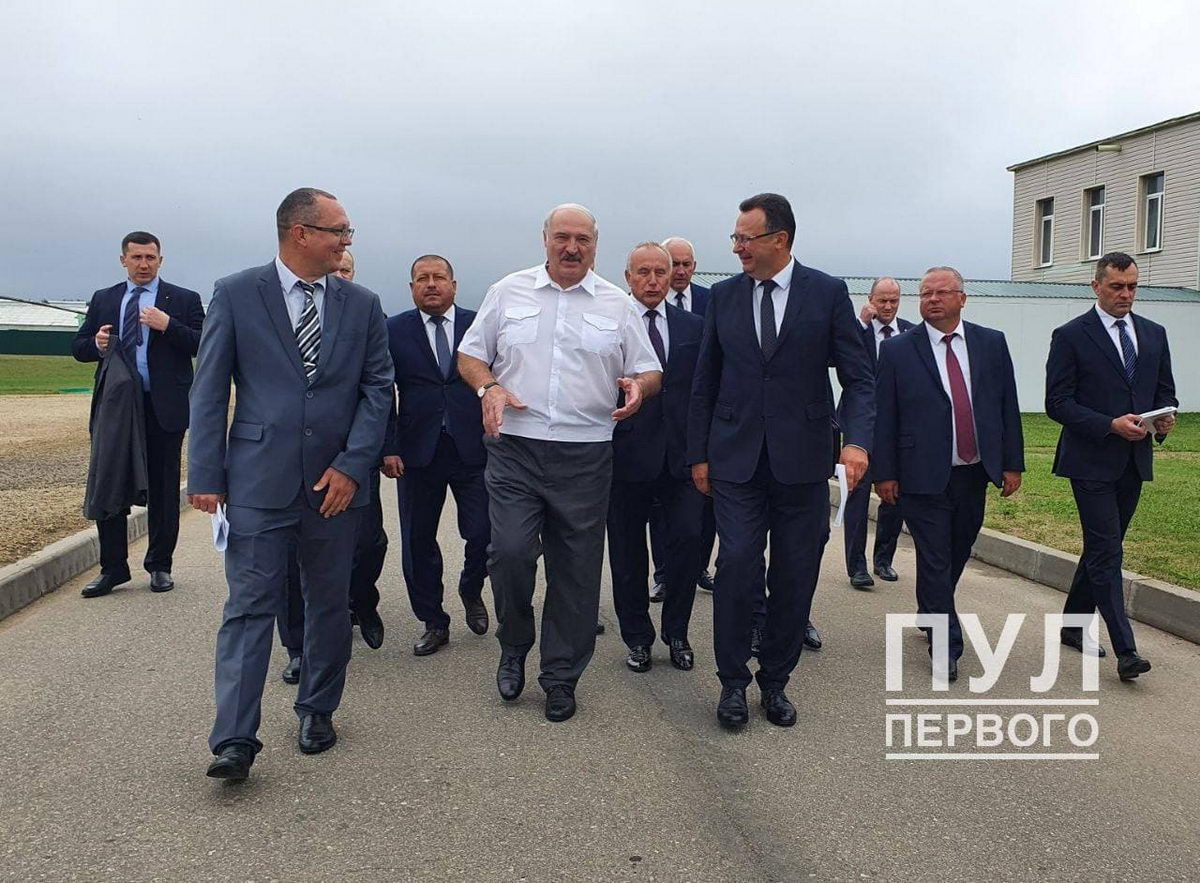 Президент с рабочим визитом направился в Витебский район