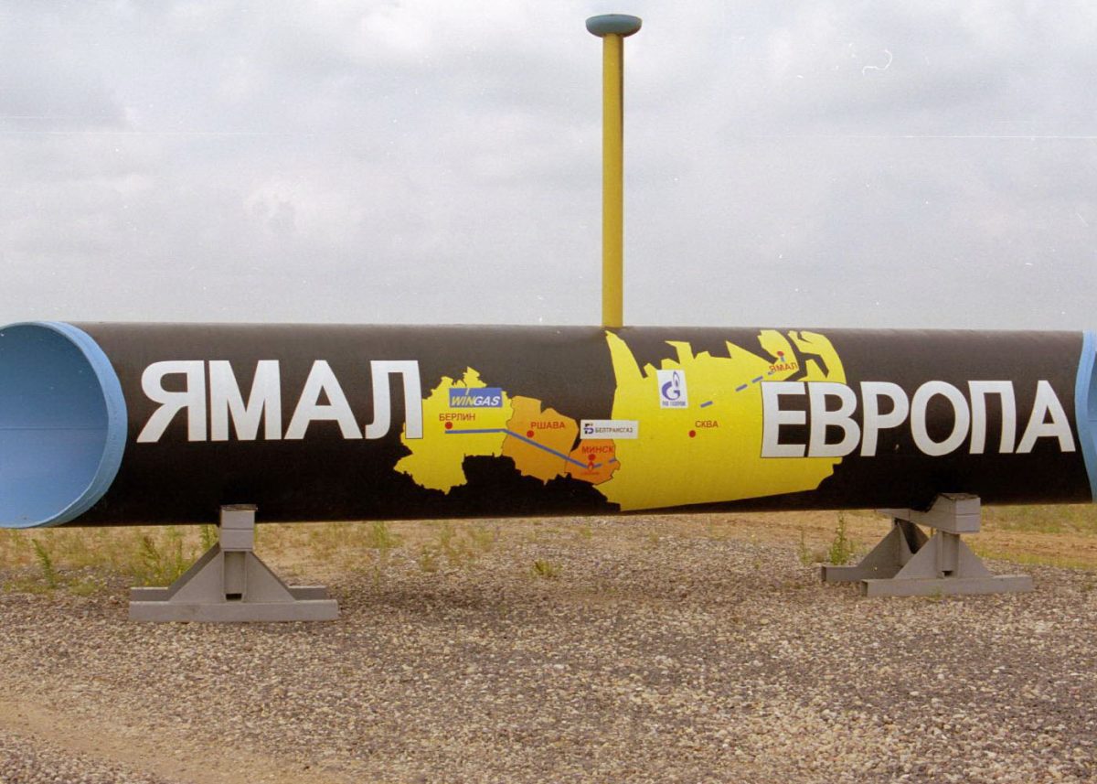 Российский "Газпром" в два раза сократил поставки газа в Европу из-за ЧП