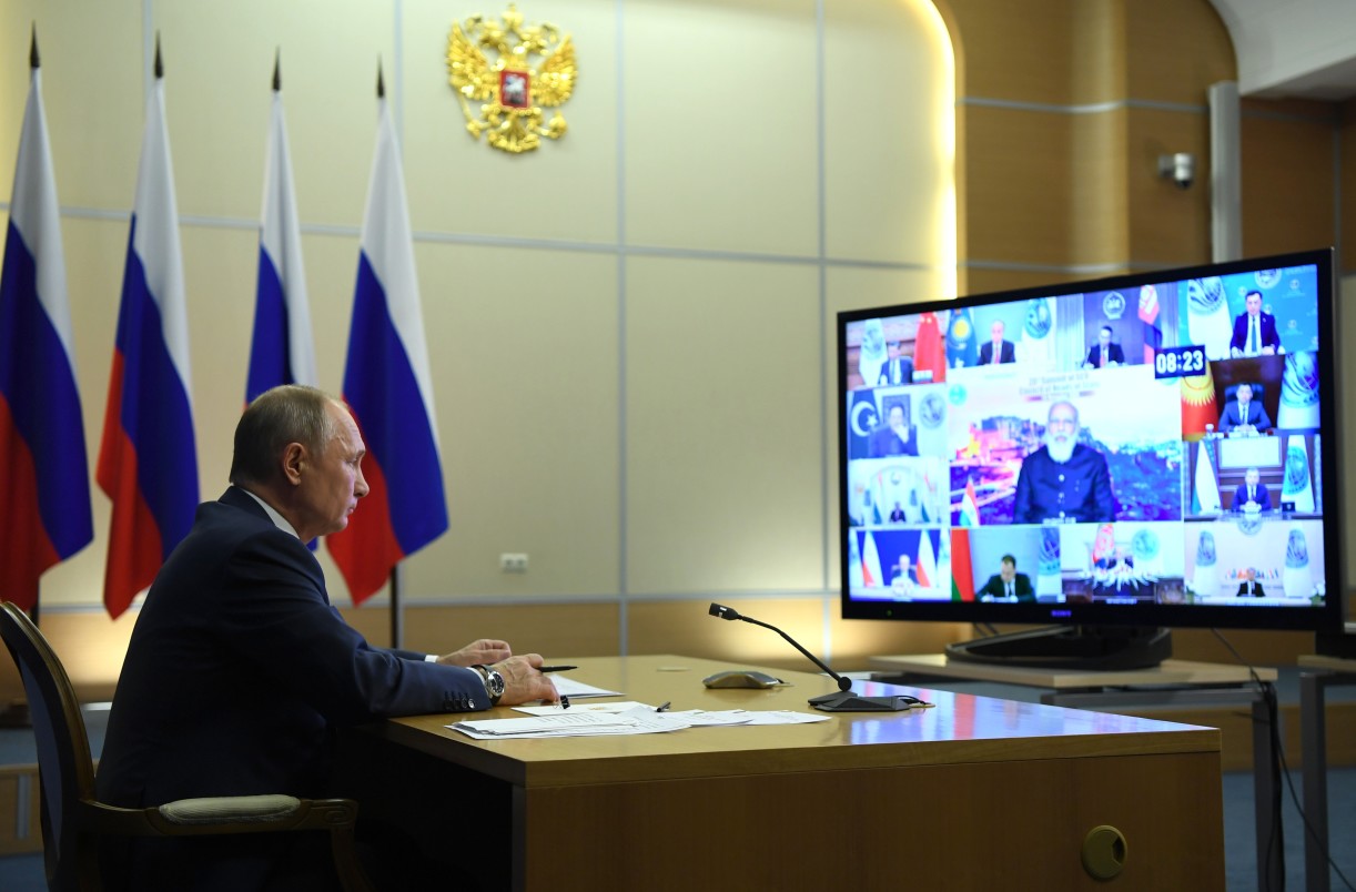 Путин назвал бегством вывод из Афганистана сил США