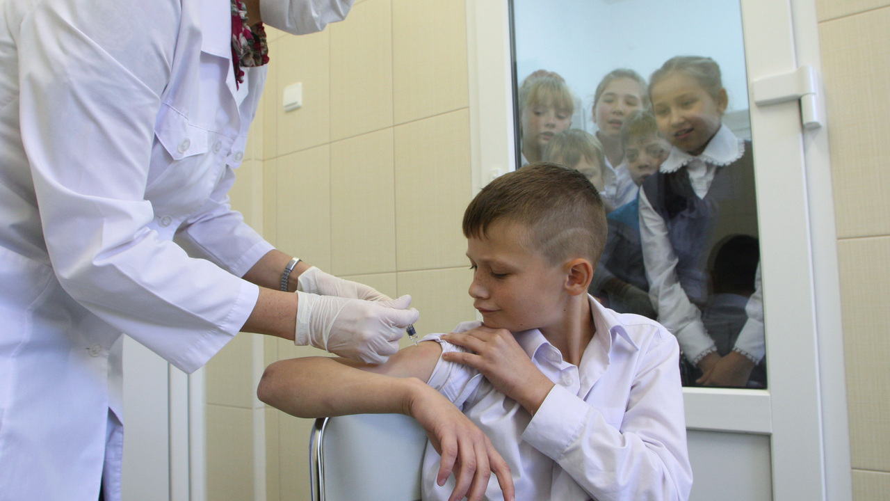 Российская вакцина от коронавируса для детей могут назвать "Спутник М"