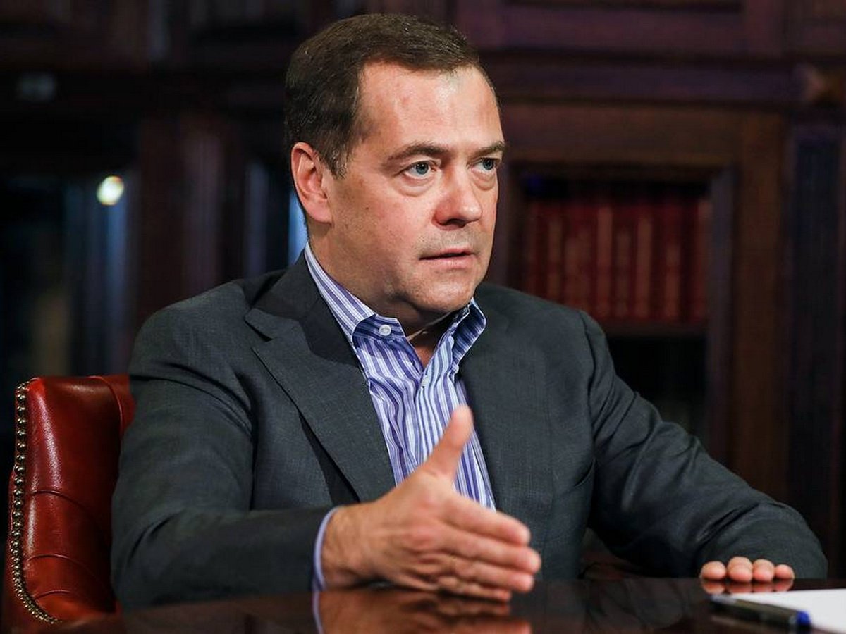 Медведев: Россия дождется вменяемого руководства на Украине