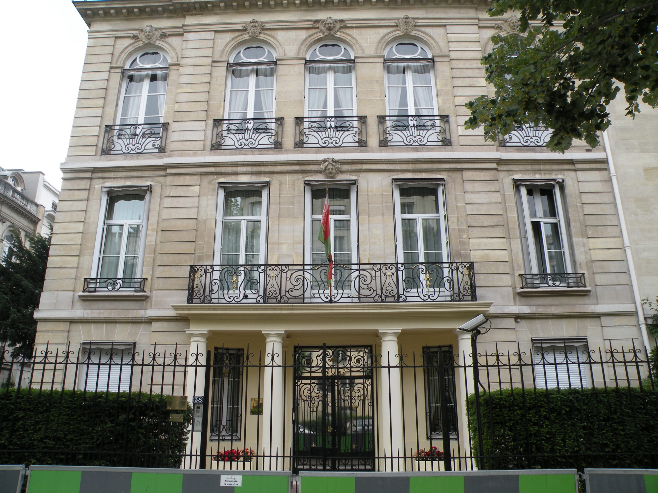 Посола Беларуси во Франции освободили от занимаемой должности