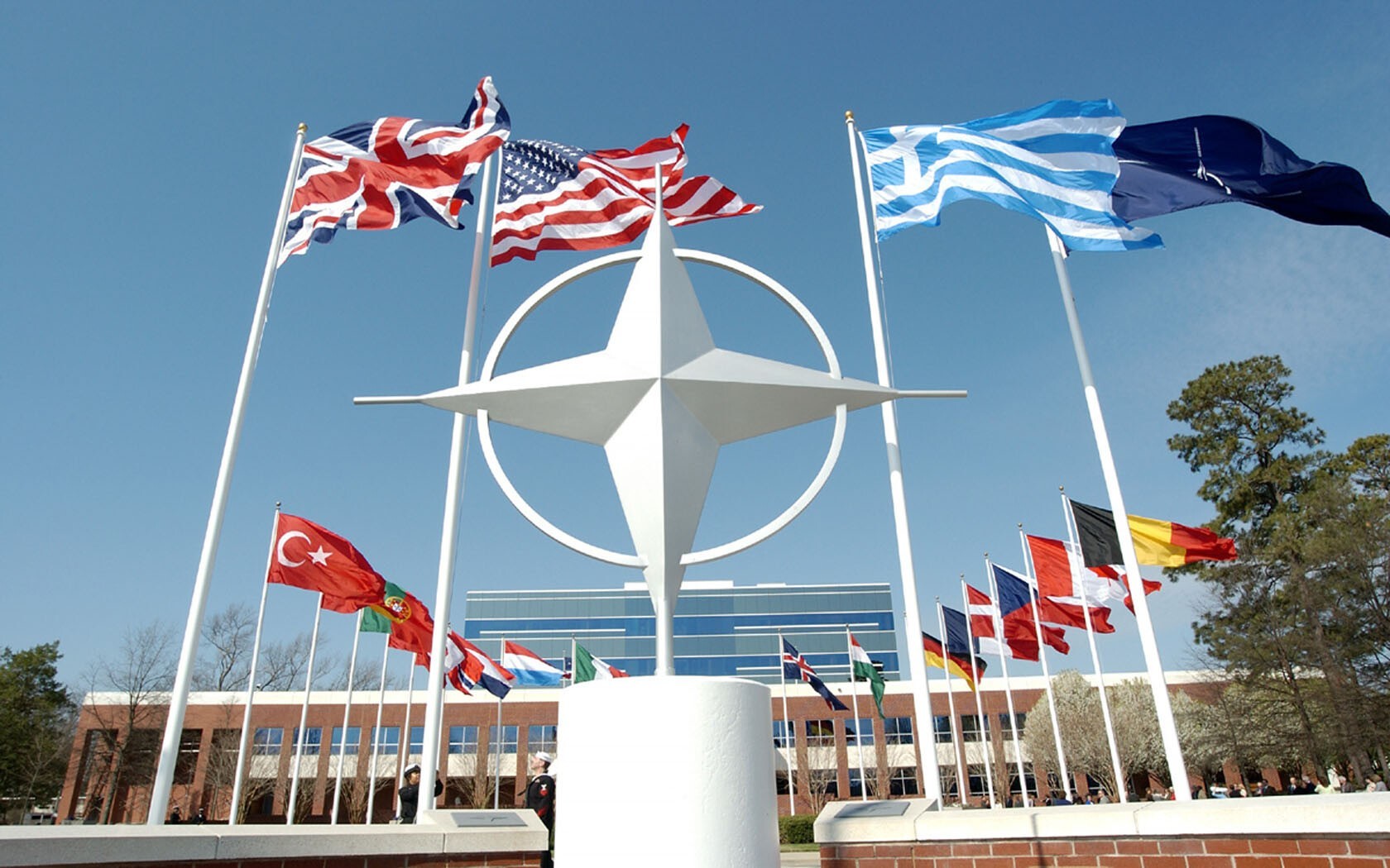 НАТО слишком устаревшее и не отвечает актуальным нуждам Вашингтона - эксперт