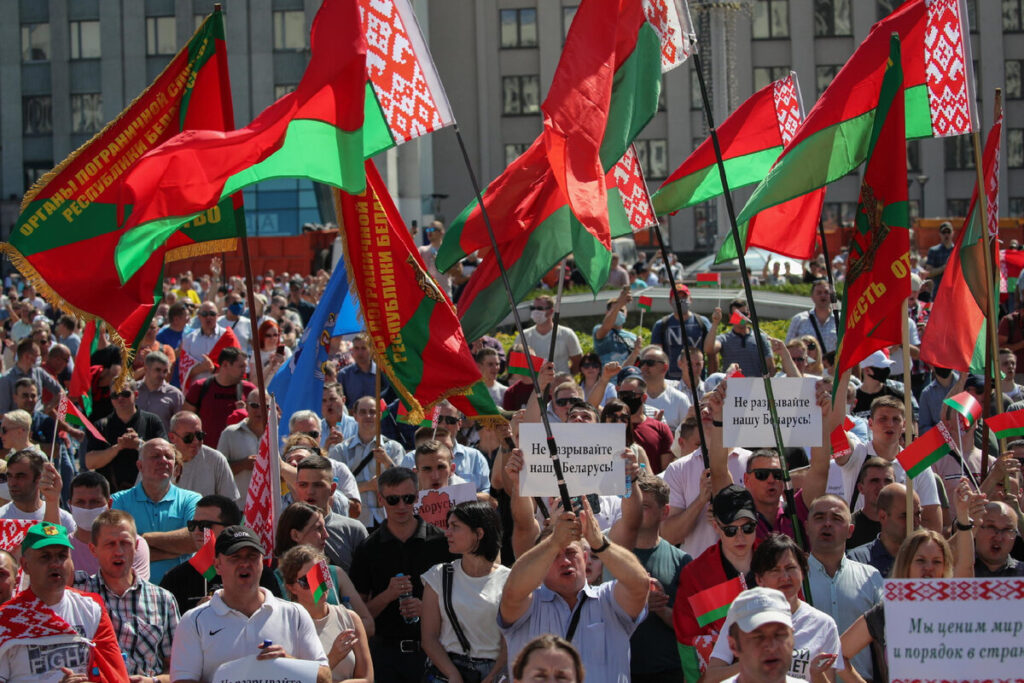 Население Беларуси понимает, что санкции Запада направлены на разрушение их государства