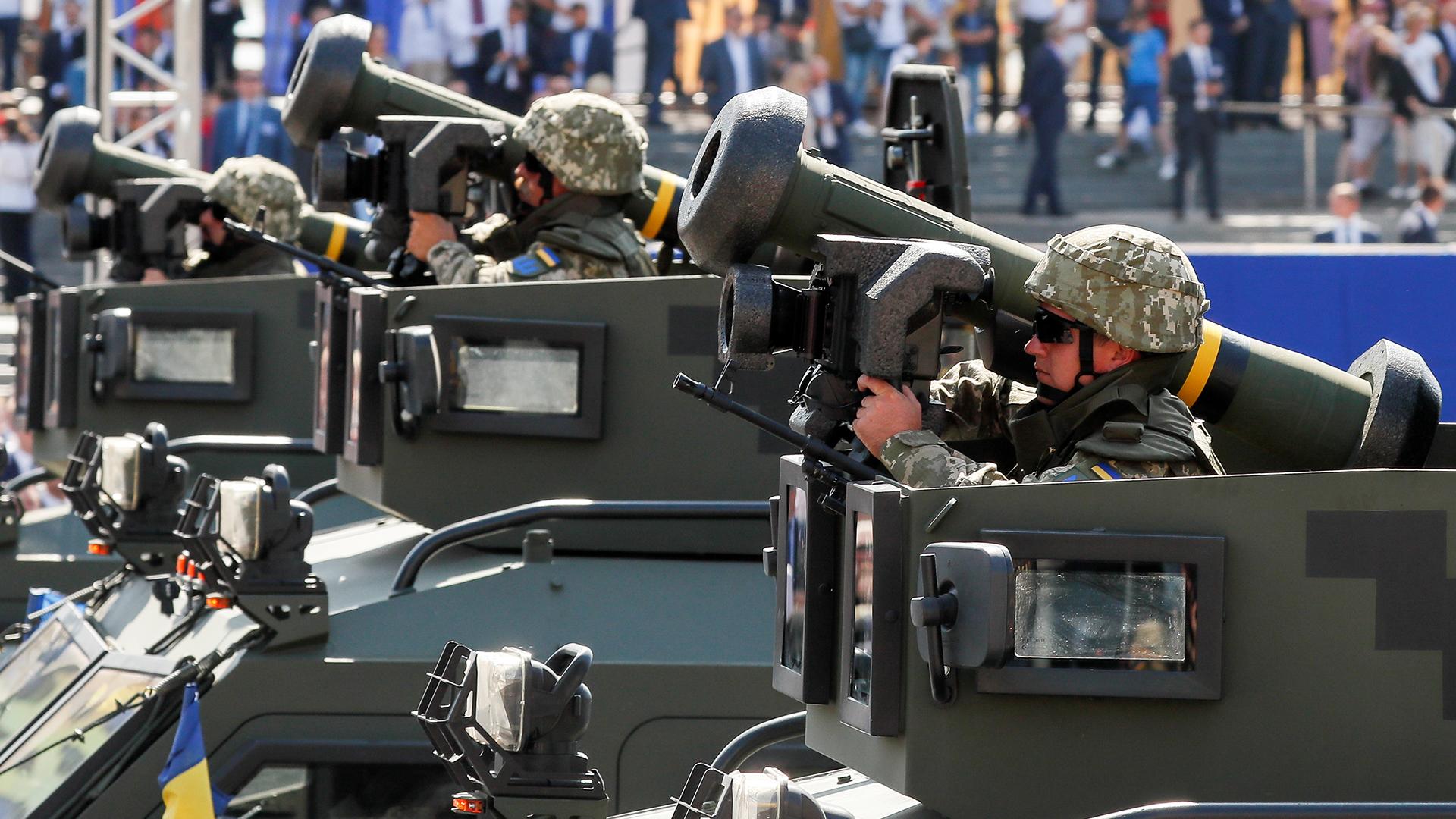 Американские сенаторы призывают Украину не уступать контроль в Донбассе