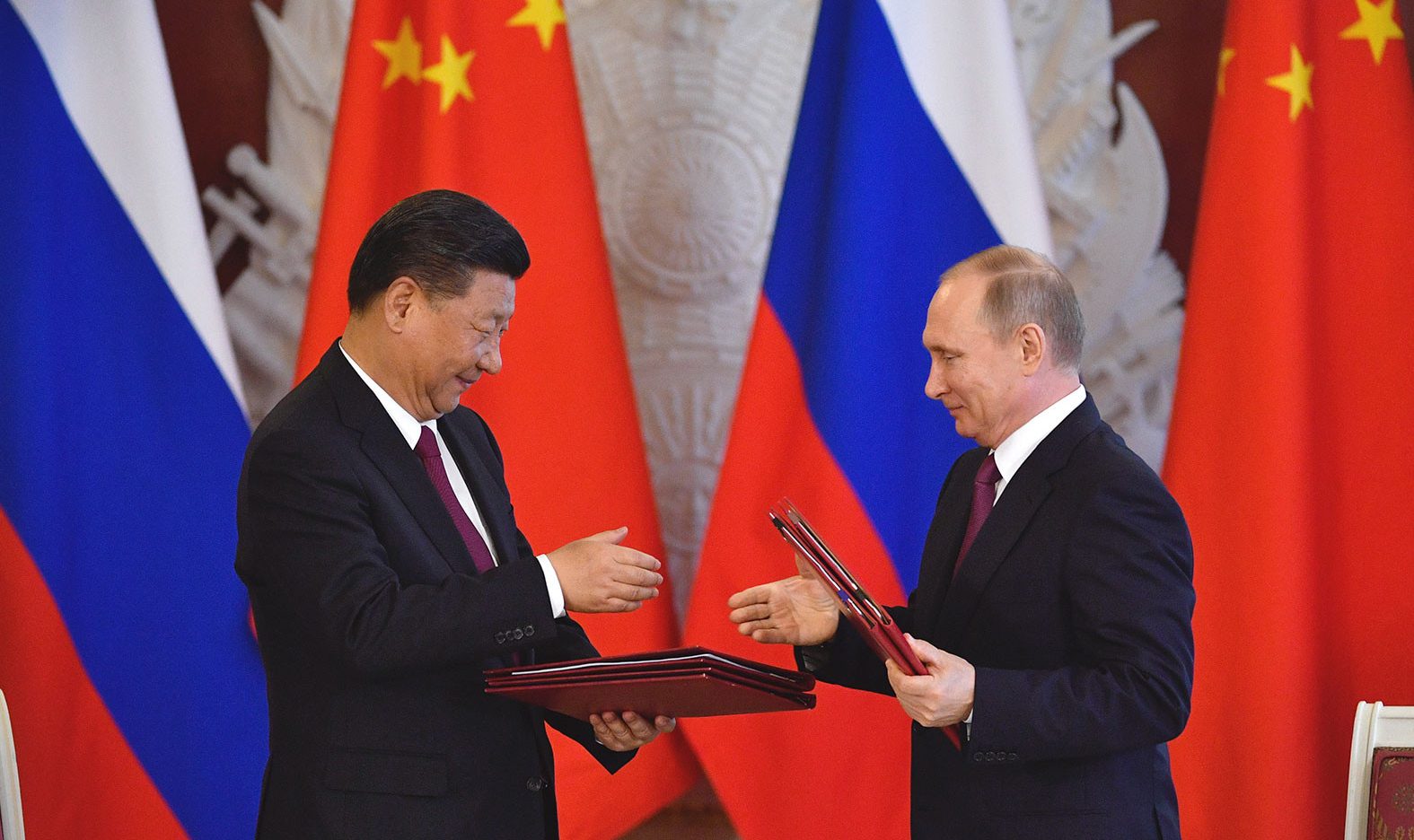 МИД Китая поддержал Россию в сопротивлении США