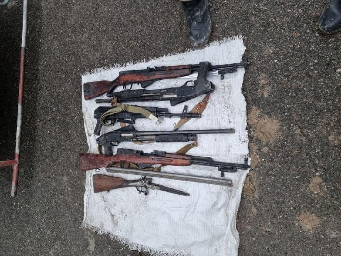 Пограничники Казахстана нашли на юге страны схрон с оружием