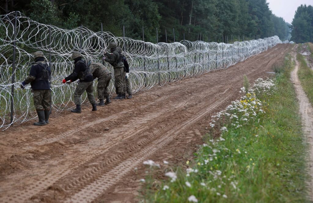 Хорошая мина при плохой игре: как польские власти стену от мигрантов строили