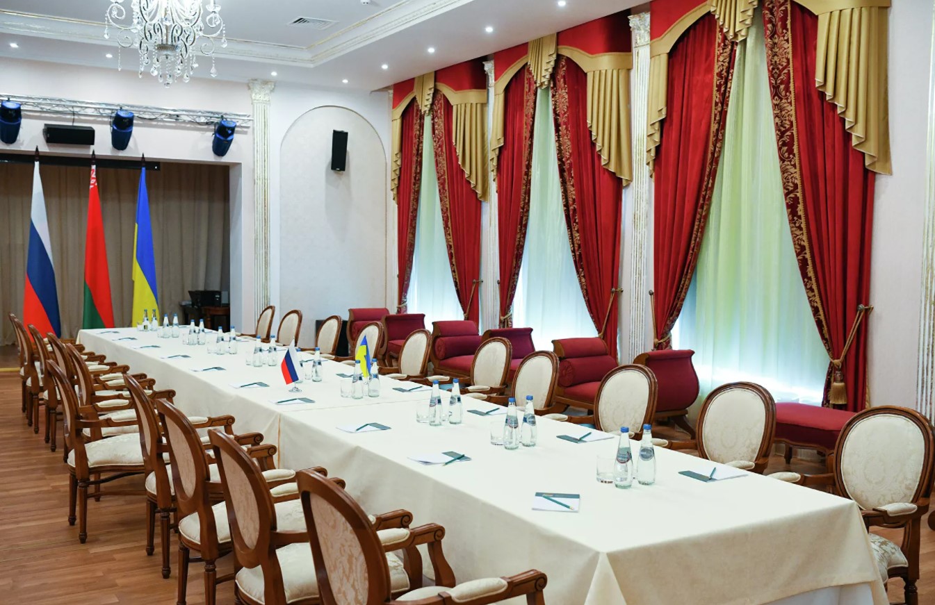 Переговоры российской и украинской делегаций начались в Беларуси
