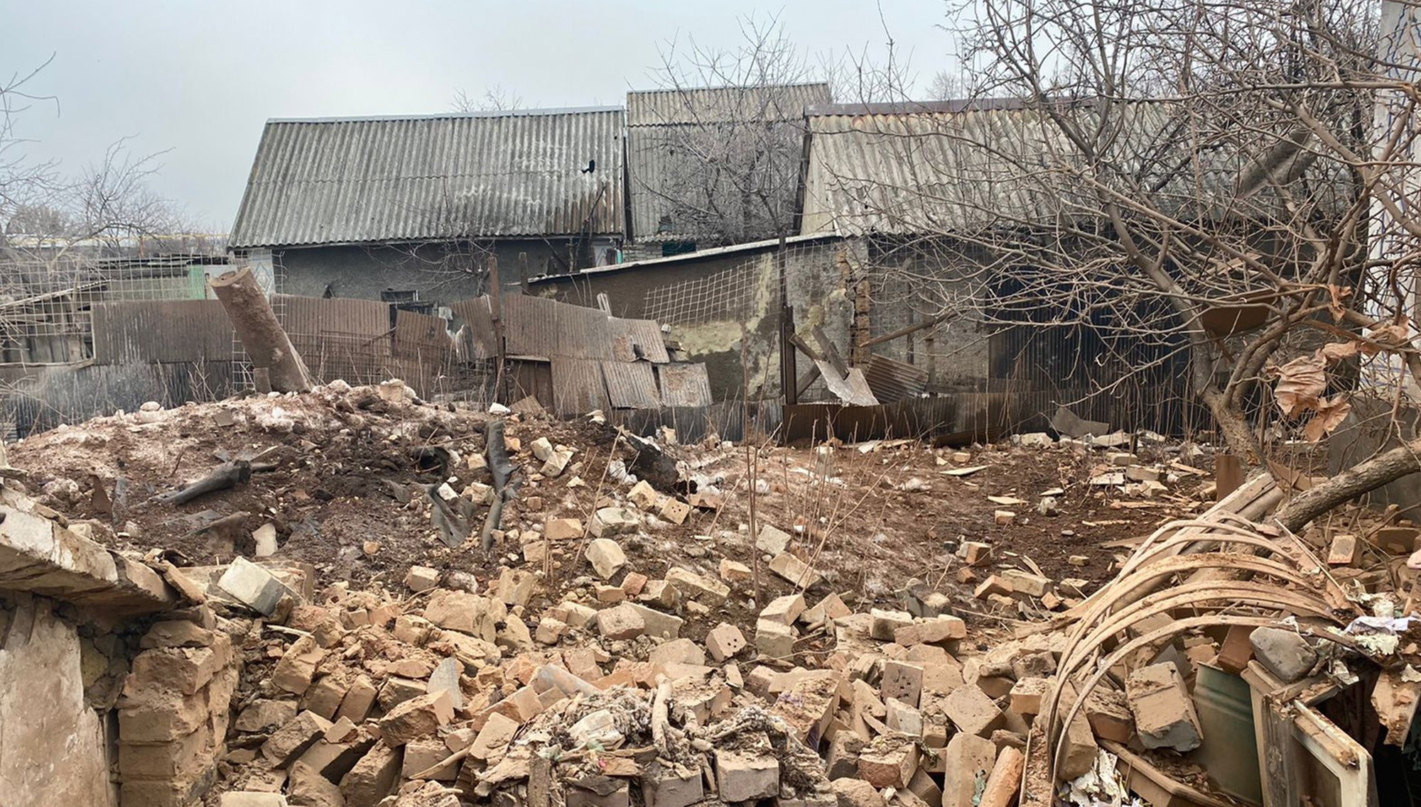 Очередной снаряд ВСУ попал в жилой дом в Ростовской области
