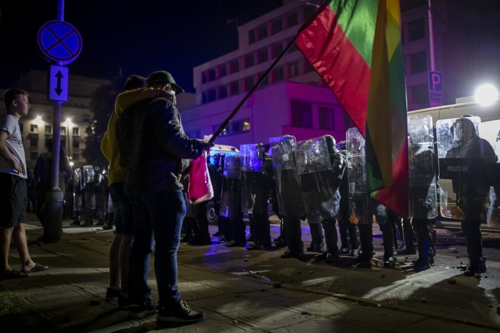 Забастовки в Литве рискуют перерасти в общенациональный протест