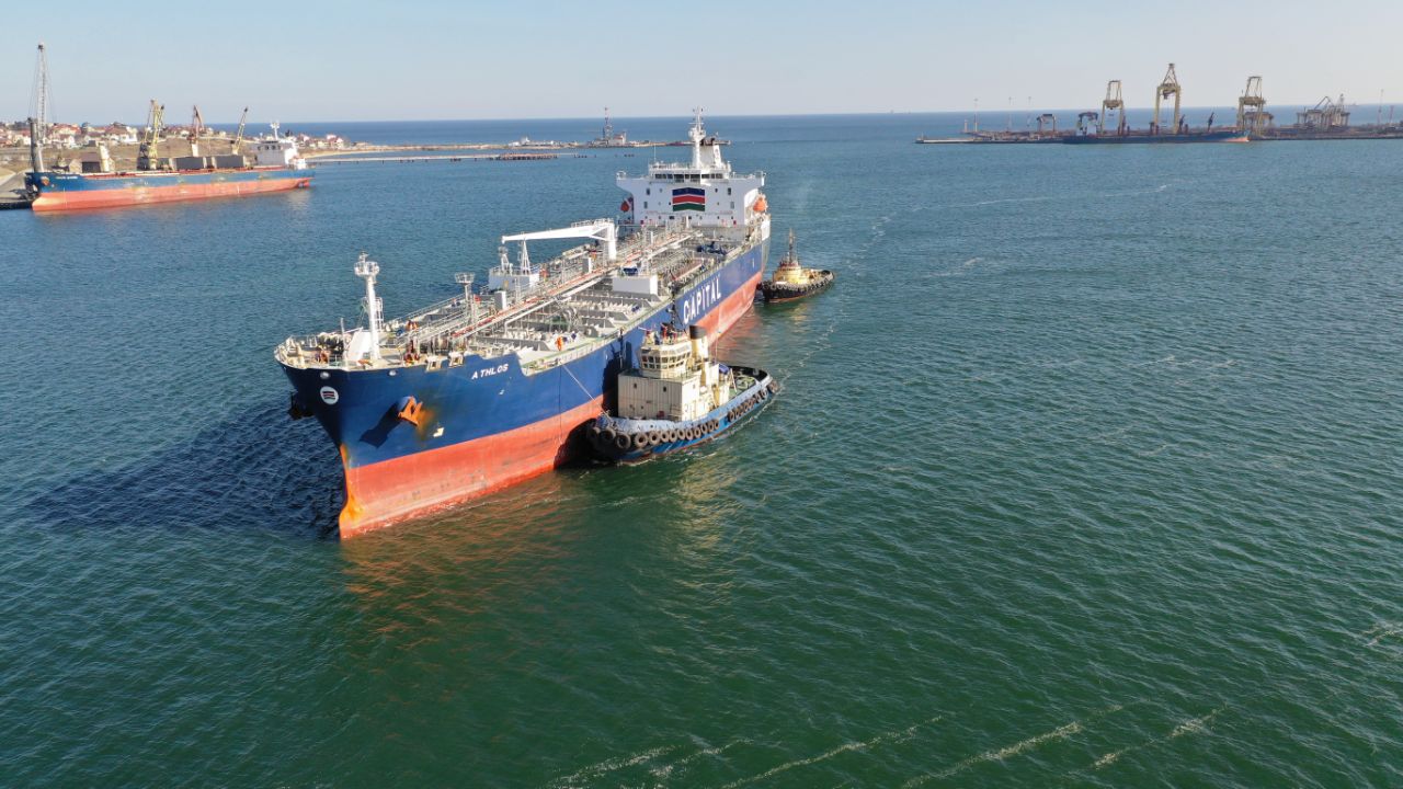 ТАСС: Россия приостановила судоходство в Азовском море