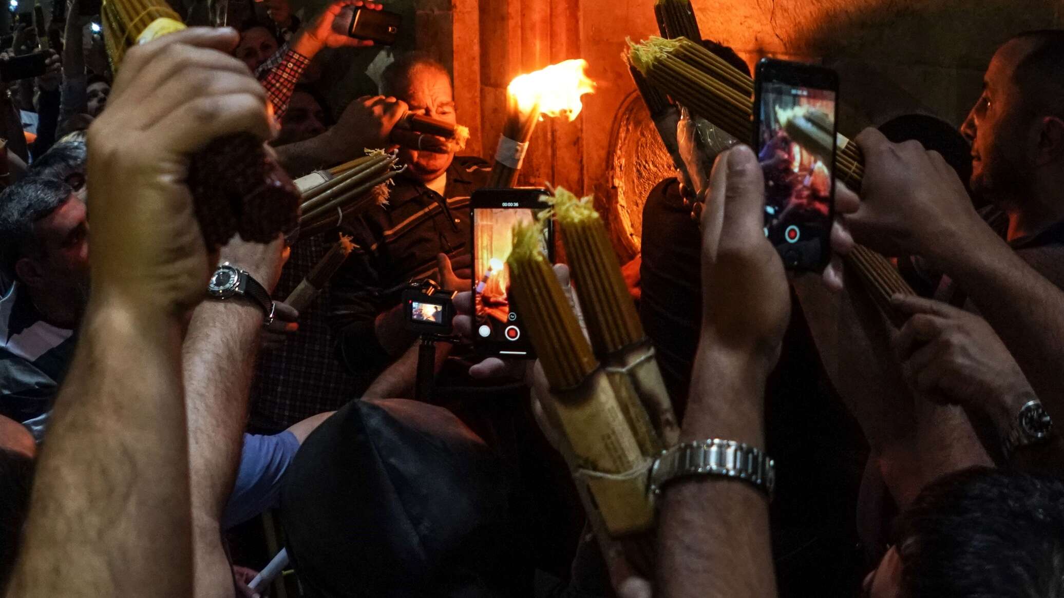 Благодатный огонь сошел в Иерусалиме в храме Гроба Господня