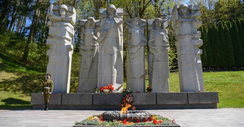 Посольство России в Литве осудило идею мэра Вильнюса снести памятники советским воинам﻿