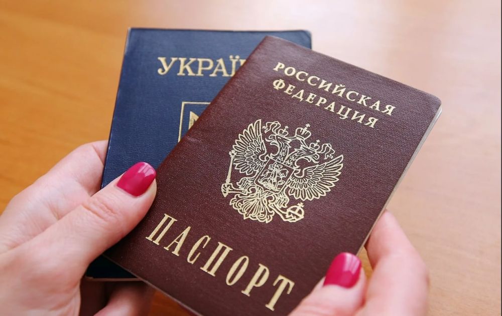 Глава военно-гражданской администрации Херсонской области получил паспорт РФ