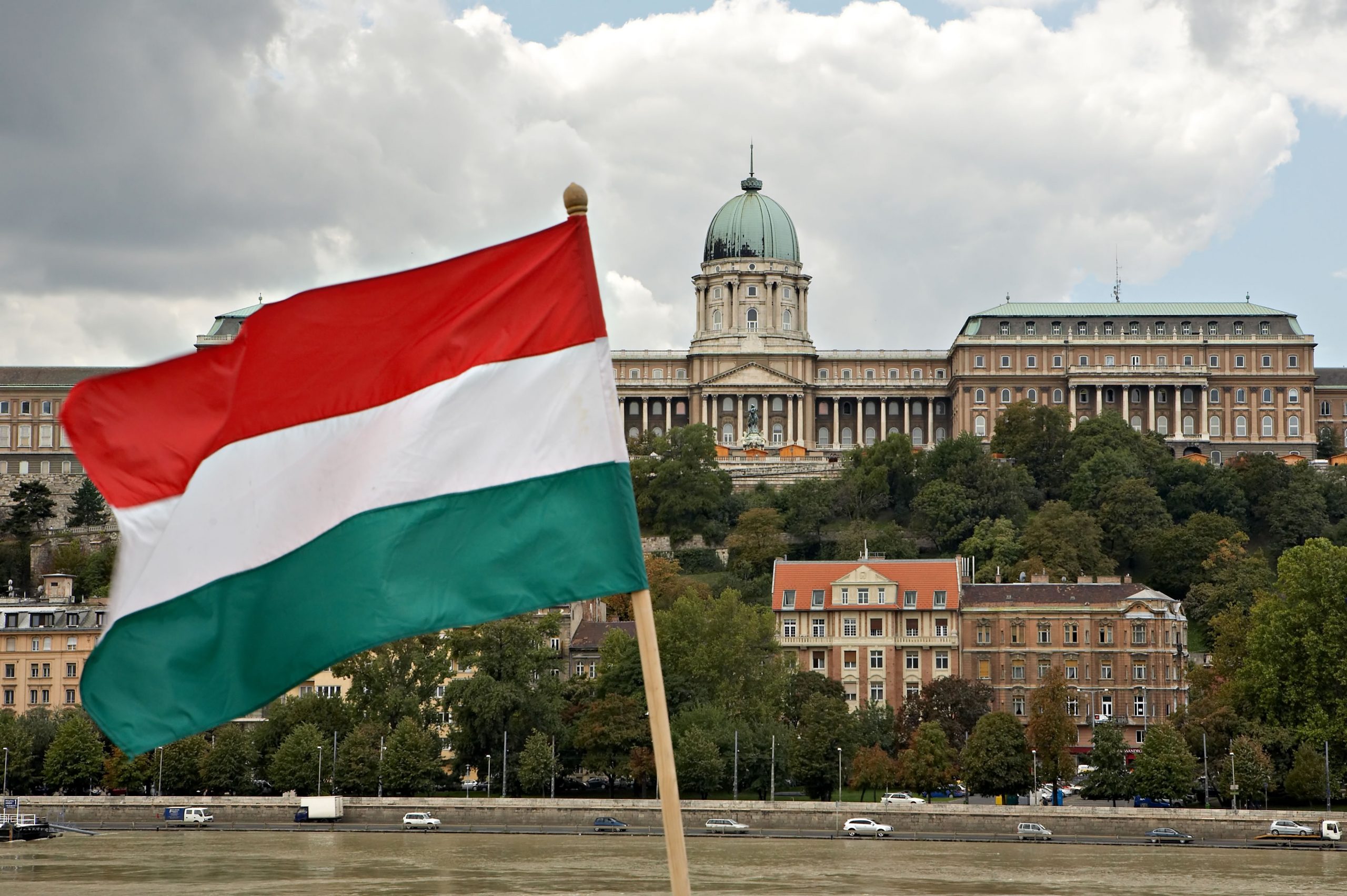 Венгрия призвала прекратить вводить санкции против России