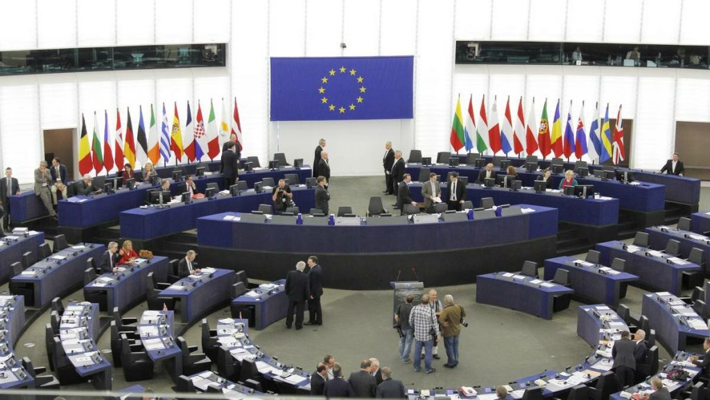 Еврокомиссия окончательно уничтожает прозападную многовекторность