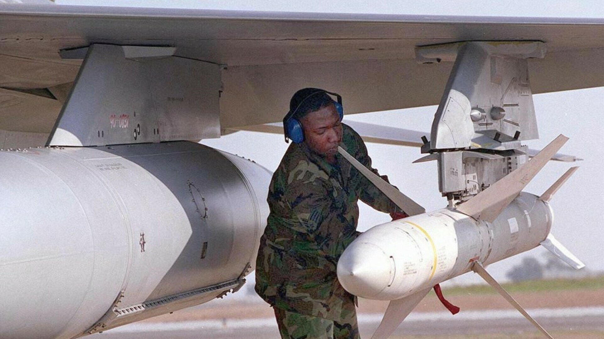 СМИ: США тайно поставляют Украине противорадиолокационные ракеты AGM-88 HARM