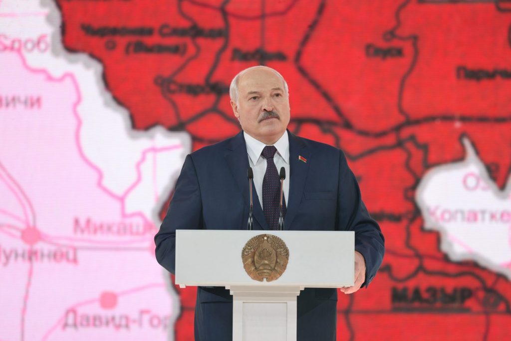 Лукашенко де-факто и де-юре признал Крым и Севастополь