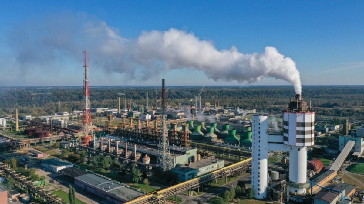 Крупнейший в Прибалтике завод удобрений назвал срок простоя производства