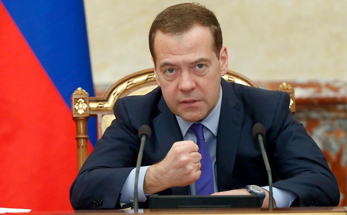 Медведев жестко напомнил Варшаве о советской помощи Польше на сотни миллиардах долларов