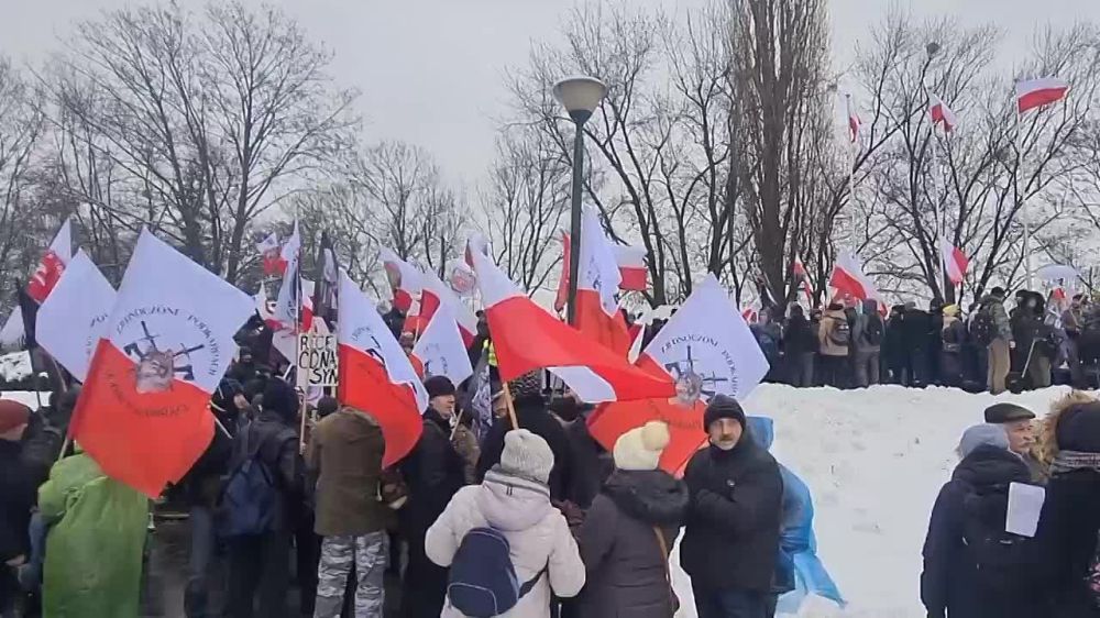 В Варшаве начался митинг против втягивания Польши в конфликт на Украине