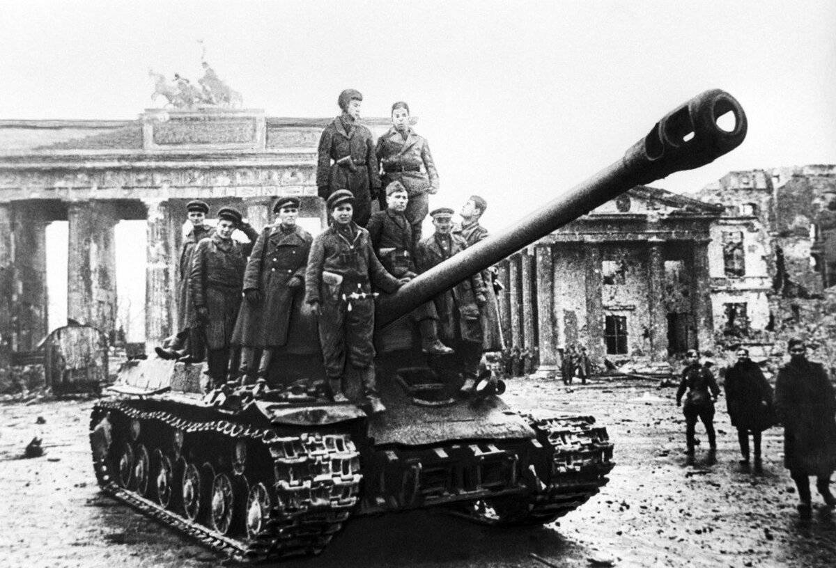 В Германии пригрозили возвращением русских танков в Берлин