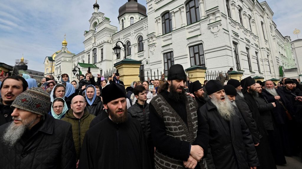 Ситуация вокруг Киево-Печерской Лавры: что происходит и как будет действовать Зеленский