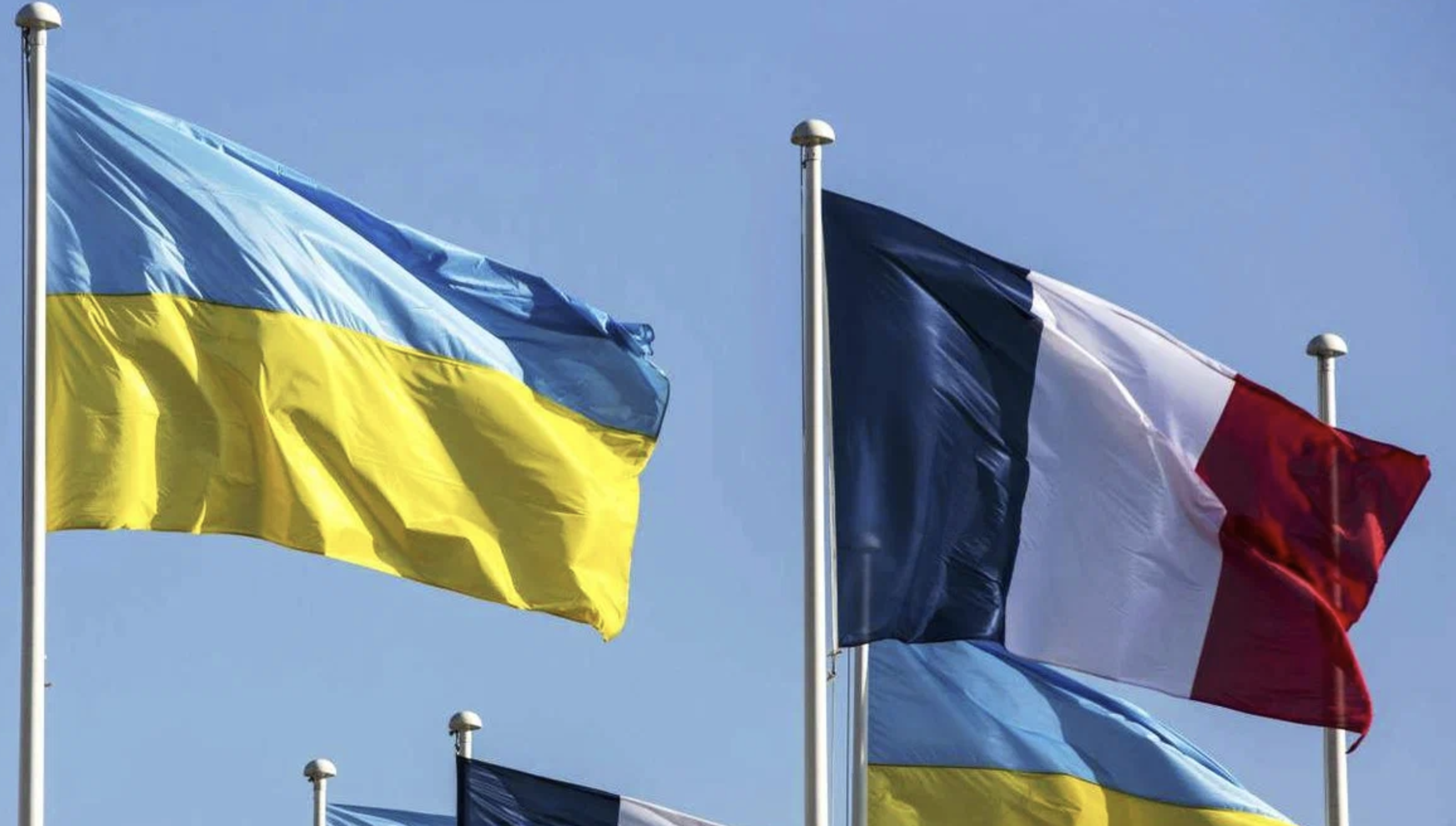 Франция передаст украине. Франция Украина. Украинский флаг Франция. Россия и Франция. Россия и Украина вместе.
