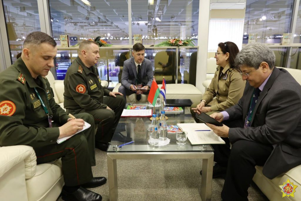 Минобороны Беларуси провели переговоры с военным атташе Кубы