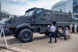 140-й ремонтный завод удерживает прочные позиции на мировом рынке вооружений - Лукашенко