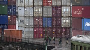 Москва готова снять ограничения в торговле с Минском