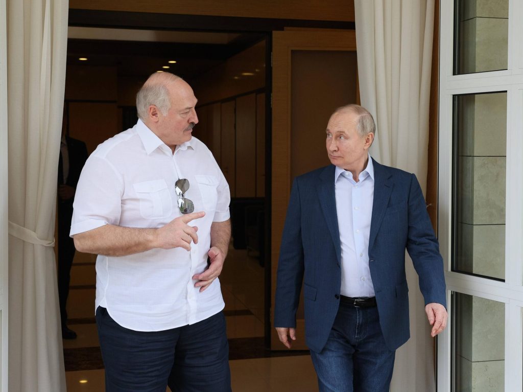 Лукашенко поздравил российского лидера с Днем России
