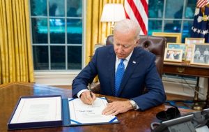США на год продлили режим санкций против властей Беларуси