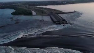 В Кремле назвали разрушение Каховской ГЭС преднамеренной диверсией Киева