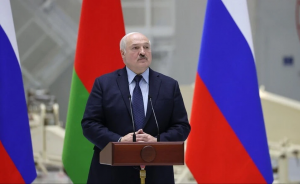 Лукашенко: если рухнет Россия, мы останемся под обломками