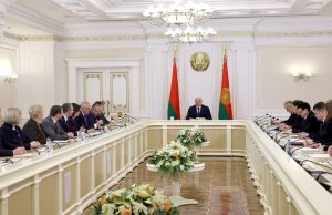 Лукашенко проводит совещание по вступительной кампании
