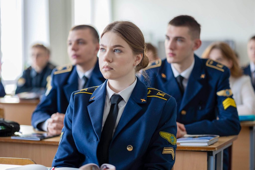 В Белорусскую академию авиации впервые примут девушек на военный факультет