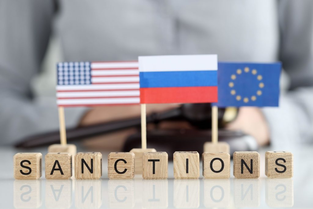 Путин продлил действие ответных мер на введенные против России санкции
