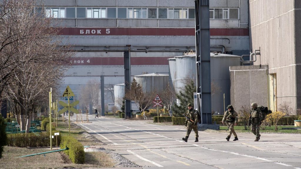 В Кремле назвали обстановку на Запорожской АЭС очень напряженной