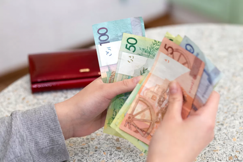 В Беларуси продолжает расти зарплата у работников почти всех сфер